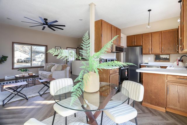 1920 53rd Avenue S, Fargo, ND 58104