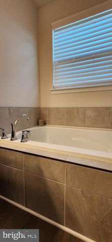 104 COMMERCE CENTER DR, Sicklerville, NJ 08081