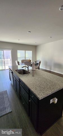 104 COMMERCE CENTER DR, Sicklerville, NJ 08081