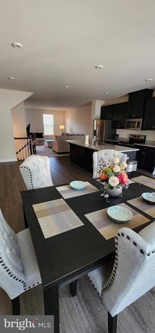 104 COMMERCE CENTER DR, Sicklerville, NJ 08081