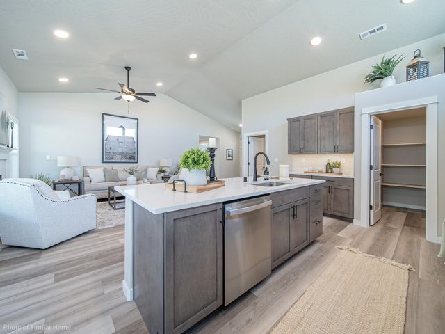 2452 Yamsay Drive 76, Medford, OR 97504