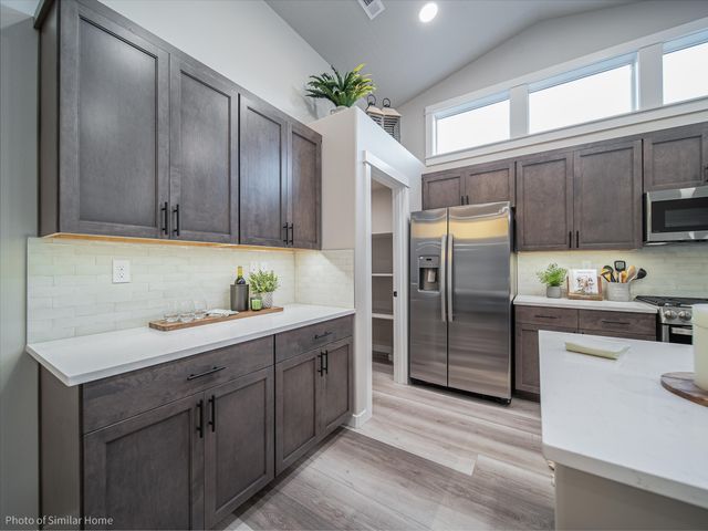 2452 Yamsay Drive 76, Medford, OR 97504