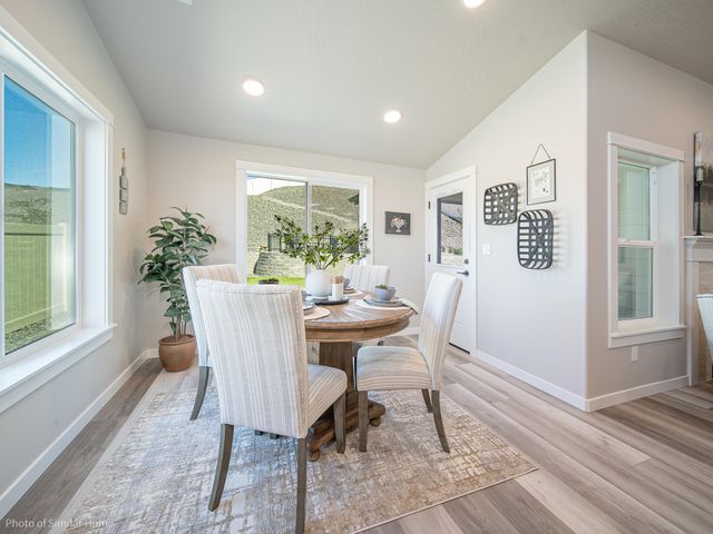 2452 Yamsay Drive 76, Medford, OR 97504