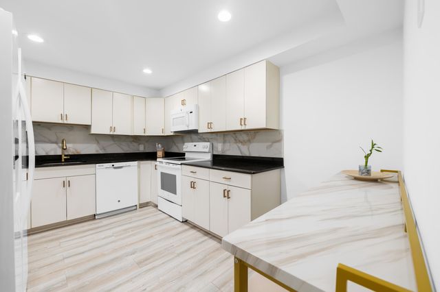 491 Racquet Club Road Unit 106, Weston, FL 33326