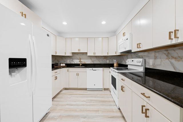 491 Racquet Club Road Unit 106, Weston, FL 33326