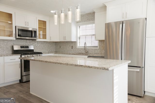 3325 Estate Lake Drive, Fairburn, GA 30213