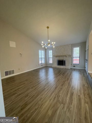 3325 Estate Lake Drive, Fairburn, GA 30213