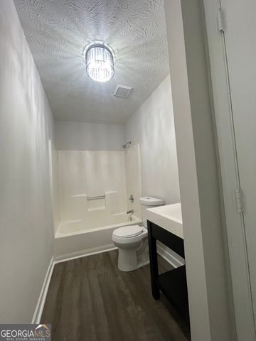 3325 Estate Lake Drive, Fairburn, GA 30213