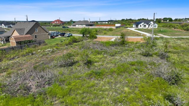 296 E Ridge LN, Niederwald, TX 78640