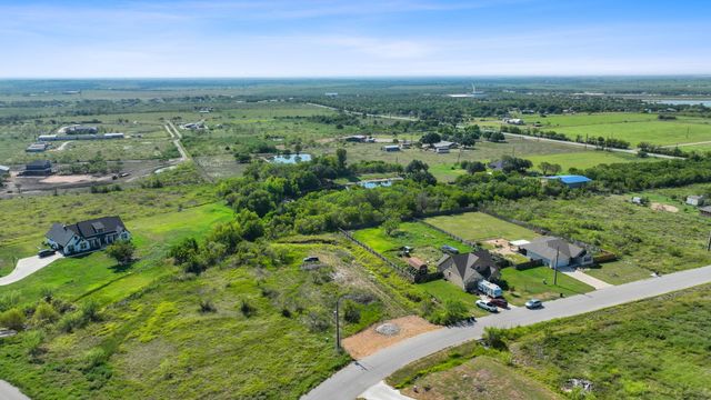 296 E Ridge LN, Niederwald, TX 78640
