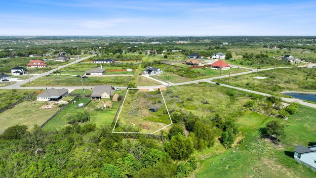 296 E Ridge LN, Niederwald, TX 78640