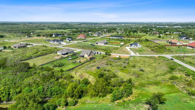 296 E Ridge LN, Niederwald, TX 78640