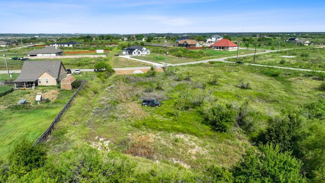 296 E Ridge LN, Niederwald, TX 78640