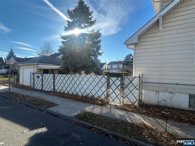 98 Dundee Avenue, Paterson, NJ 07503