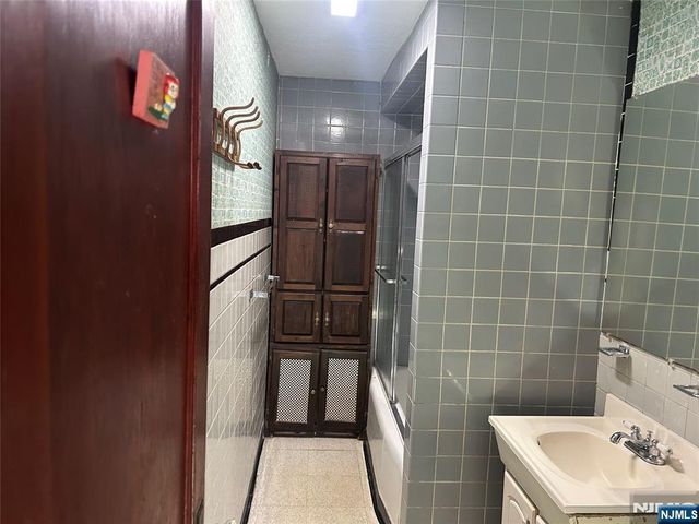 98 Dundee Avenue, Paterson, NJ 07503