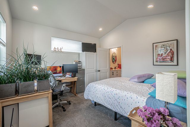 256 Rockfellow Place, Talent, OR 97540