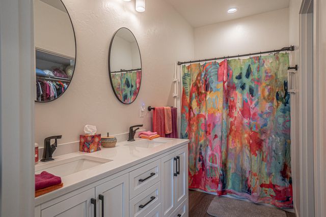 256 Rockfellow Place, Talent, OR 97540