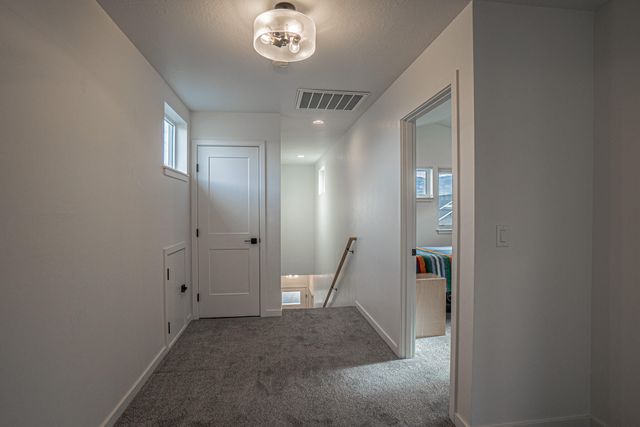 256 Rockfellow Place, Talent, OR 97540