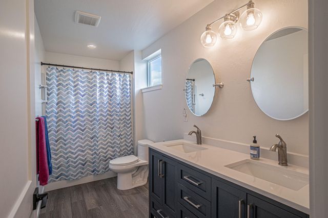 256 Rockfellow Place, Talent, OR 97540