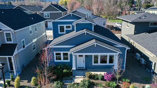 256 Rockfellow Place, Talent, OR 97540