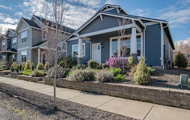 256 Rockfellow Place, Talent, OR 97540