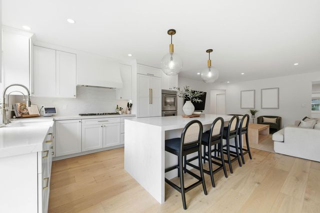 1129 Clovelly Lane, Burlingame, CA 94010