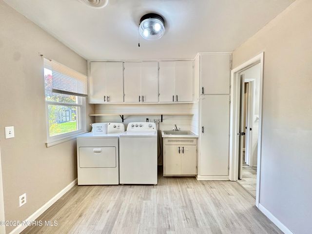 241 S Coy Road, Oregon, OH 43616