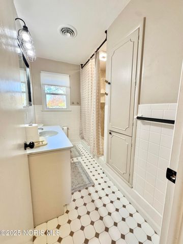 241 S Coy Road, Oregon, OH 43616