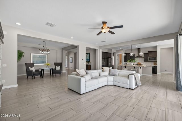 10611 E TUMBLEWEED Avenue, Mesa, AZ 85212