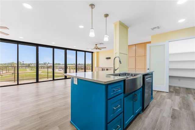 1400 Ocean Dr 403-C, Corpus Christi, TX 78404