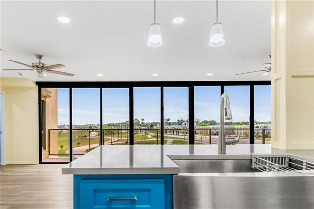 1400 Ocean Dr 403-C, Corpus Christi, TX 78404