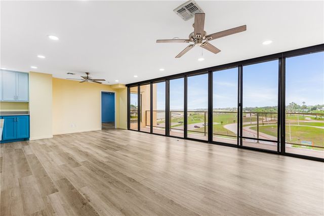 1400 Ocean Dr 403-C, Corpus Christi, TX 78404