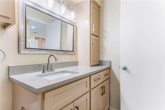 1400 Ocean Dr 403-C, Corpus Christi, TX 78404