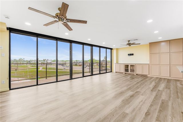 1400 Ocean Dr 403-C, Corpus Christi, TX 78404