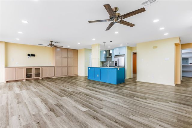 1400 Ocean Dr 403-C, Corpus Christi, TX 78404