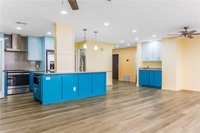 1400 Ocean Dr 403-C, Corpus Christi, TX 78404