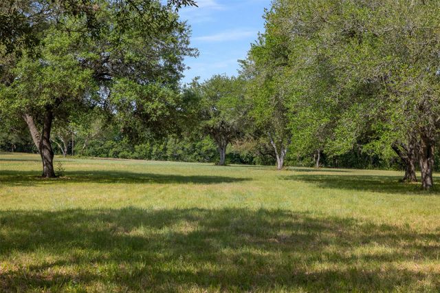 612 Fm 1457, Round Top, TX 78954