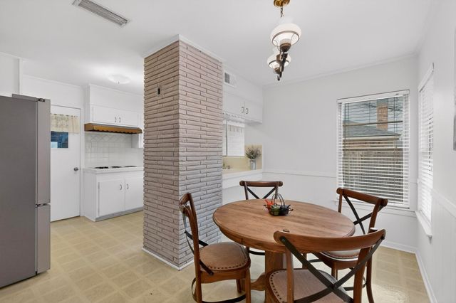 210 N Summit Street, Red Oak, TX 75154