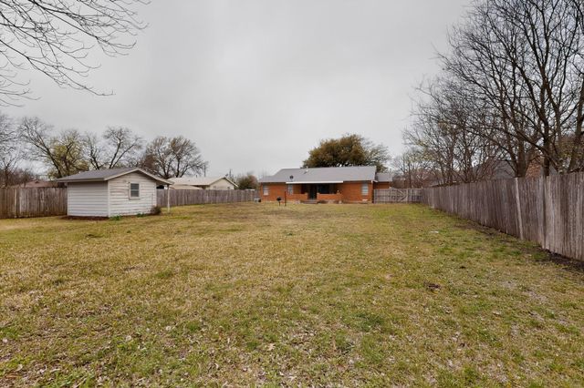 210 N Summit Street, Red Oak, TX 75154
