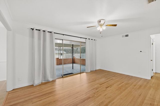 210 N Summit Street, Red Oak, TX 75154