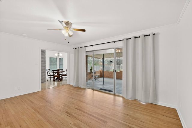 210 N Summit Street, Red Oak, TX 75154