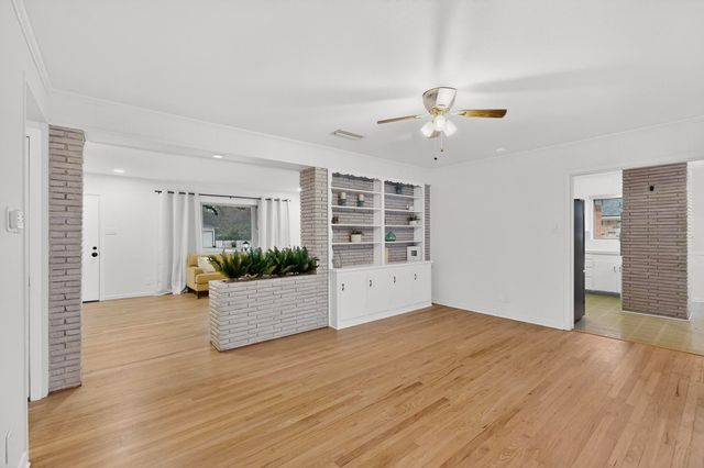 210 N Summit Street, Red Oak, TX 75154