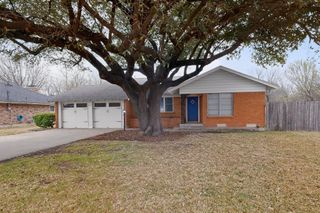 210 N Summit Street, Red Oak, TX 75154