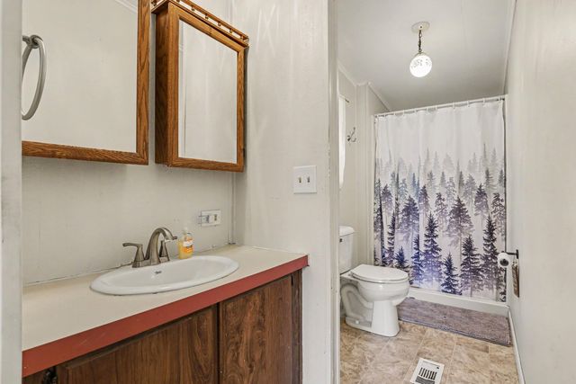 2448 S Greenville Road, Montcalm Twp, MI 48838