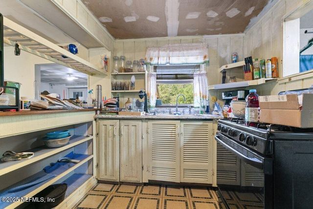 670 HILLSBOROUGH Avenue, Florahome, FL 32140