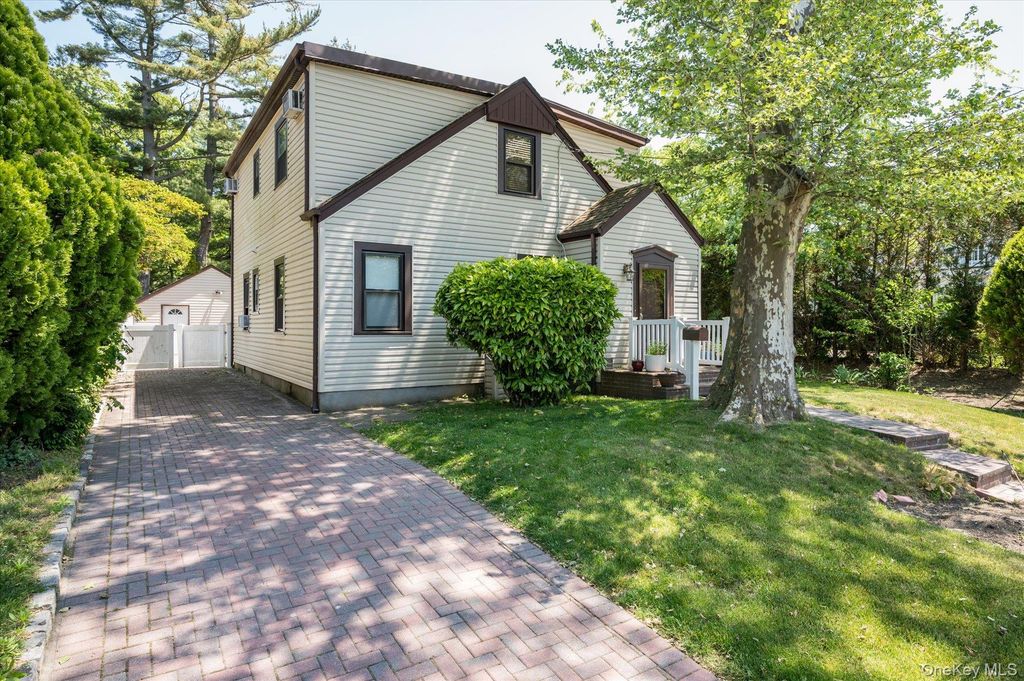 1045 Stanton Avenue, Woodmere, NY 11598