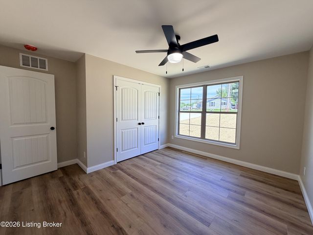 1464 Tucker Dr, Bardstown, KY 40004
