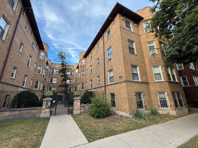 2212 E 70th Street 3A, Chicago, IL 60649