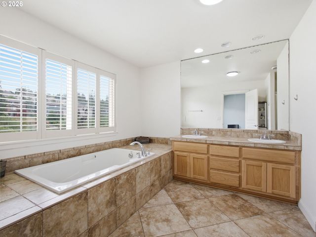 15711 Ne 20TH Pl, Vancouver, WA 98686