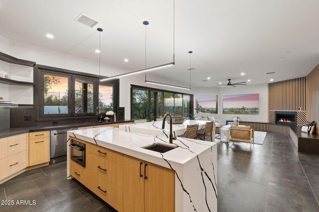 3135 E PALO VERDE Drive, Phoenix, AZ 85016